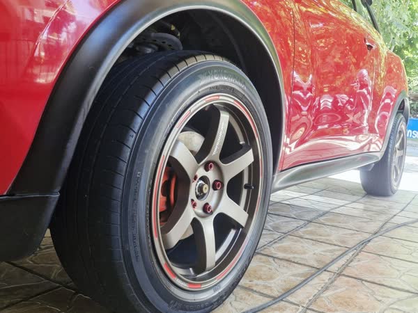Red Nissan Juke after a JMV home service wash
