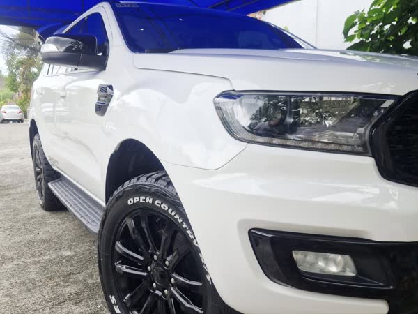Ford Everest, Toyota Rush and interiors, JMV home service car wash, Davao City
