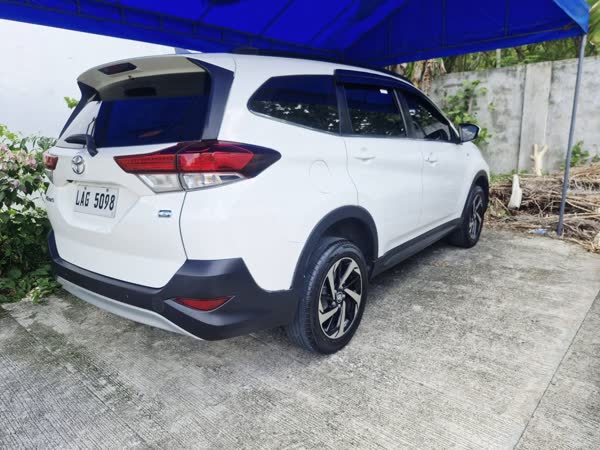 Ford Everest, Toyota Rush and interiors, JMV home service car wash, Davao City