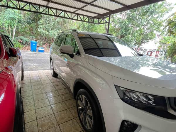 White crossover and wheel clean, JMV home service car wash, Davao City