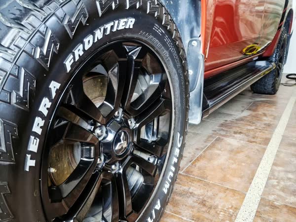 Mitsubishi Strada and Toyota Fortuner, JMV home service car wash, Davao City